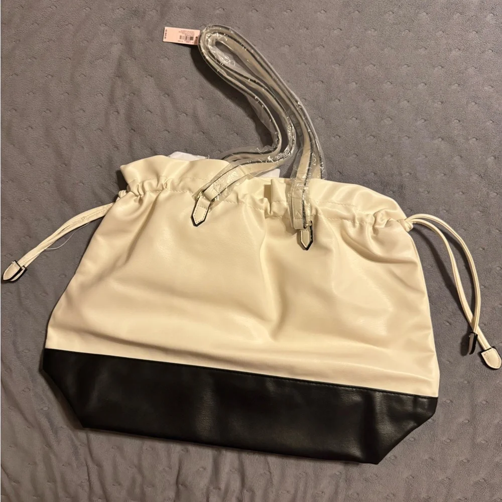 Victoria's Secret Elegant Black and Cream Tote w/ Rose Design NWT - Picture 4 of 9